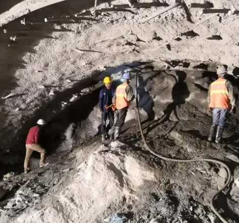 商城拱顶带模注浆料的施工流程及注意事项